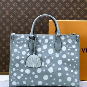 <AUTHENTIC>Louis Vuitton OnTheGo Tote in Gray